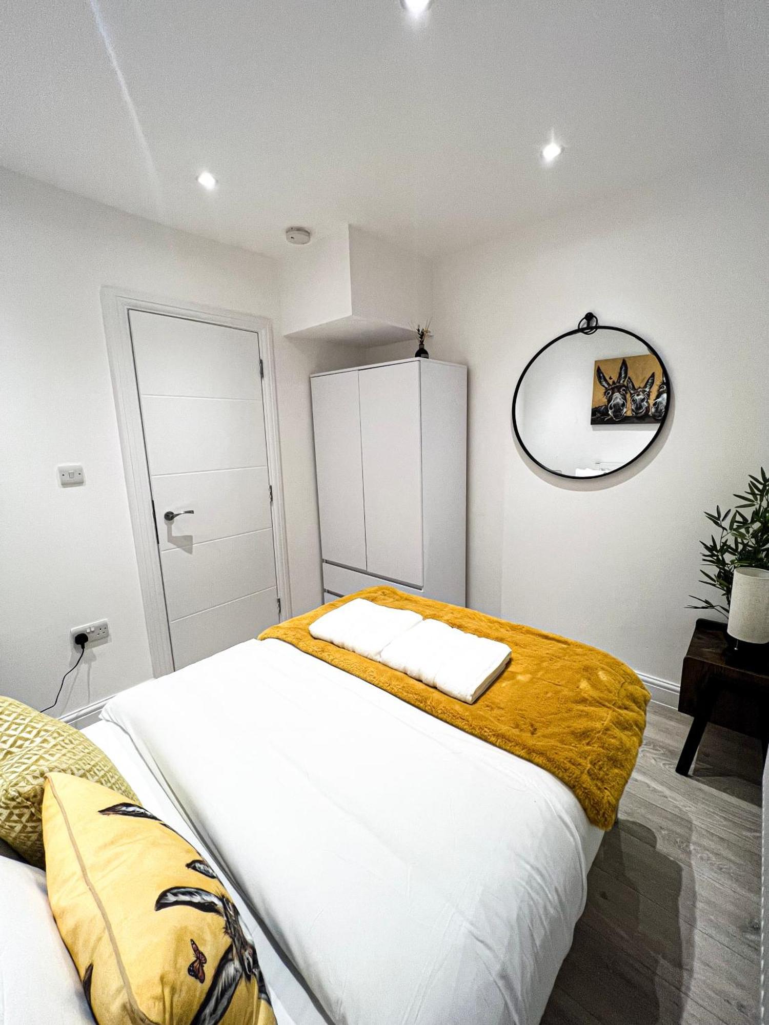 Wembley Luxury: Two-bedroom With Parking Apartamento *